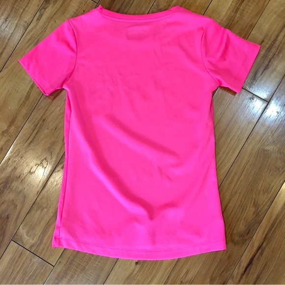 Under Armour heat gear Barbie hot pink logo shirt top fitness workout casual XS - Picture 3 of 4